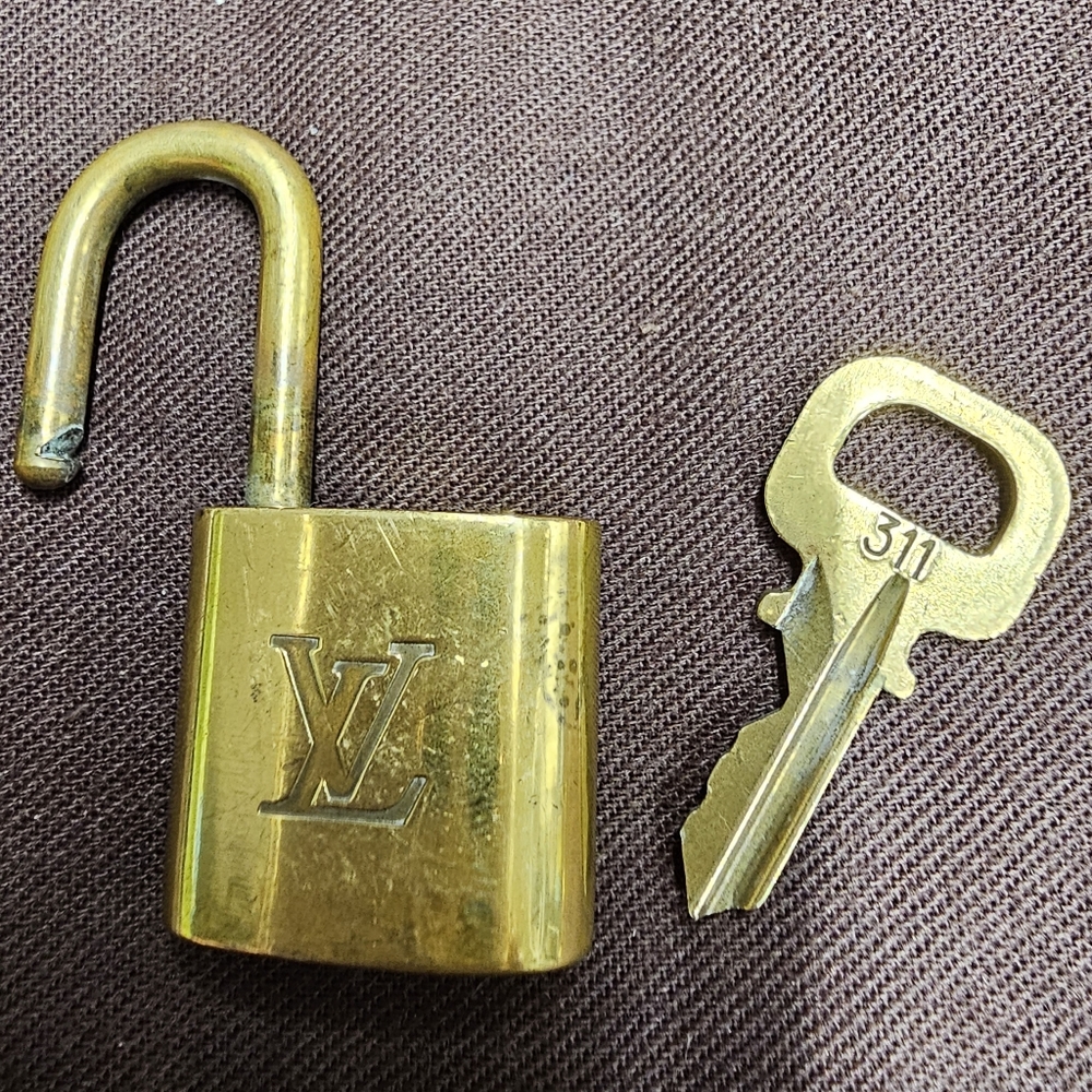 LV LOCK & KEY #311 - Picture 3 of 4
